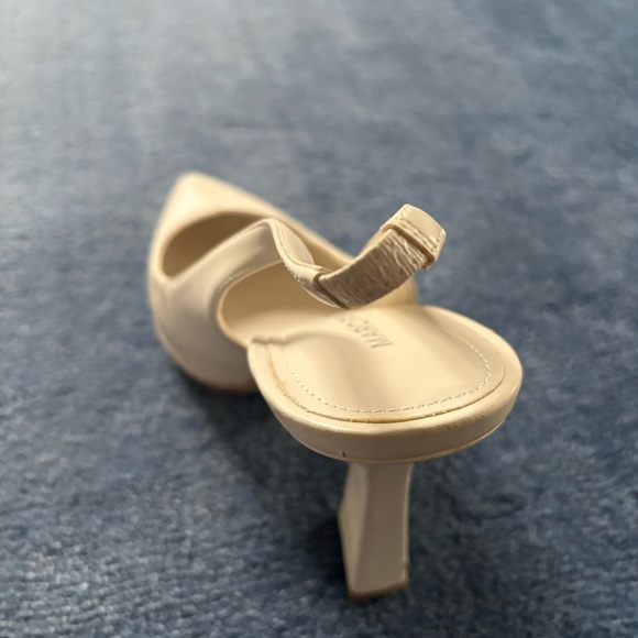 Marc Fisher Cream Scully Pump - Picture 6 of 6